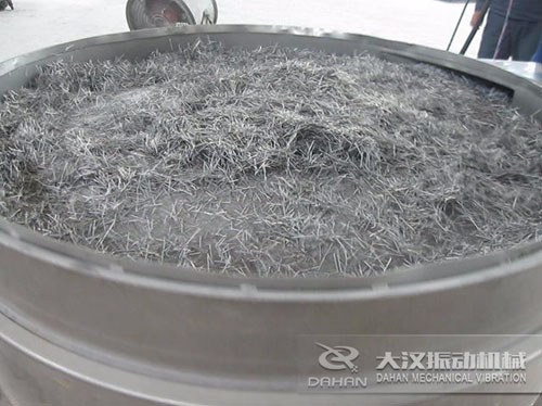 鋼纖維振動(dòng)篩使用現(xiàn)場(chǎng)